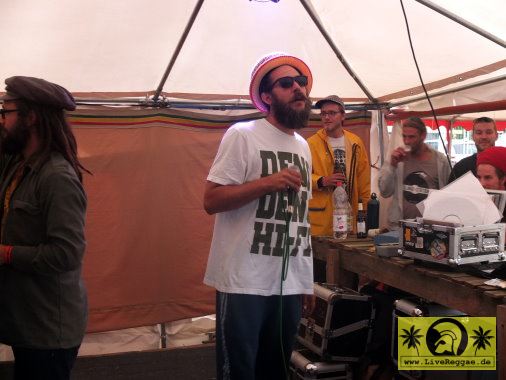 Dan I Locks (S) with Kunderbunt - Roots Plague Dub Camp - Reggae Jam Festival, Bersenbrueck 2. August 2019 (7).JPG